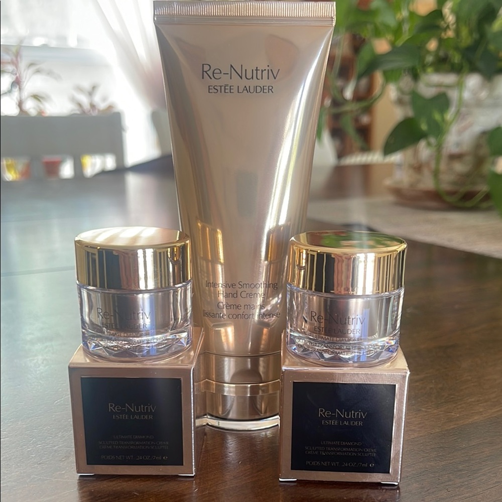 Renutriv Hand Cream and 2 Ultimate Diamond Moisturizer
Brand New PRICE DROP